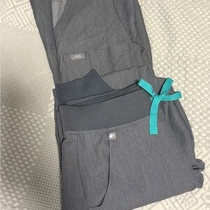 Figs Charcoal Scrub Set with Aqua Ties